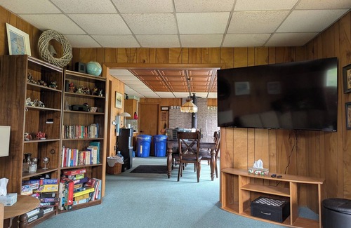 Grenell House | Time for fall colors! 2BR Country House property, dog friendly with a hot tub!