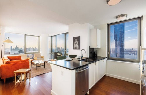 Theater District Apartment | Time Square Luxury Huge Two-Bedroom Apartment King Beds