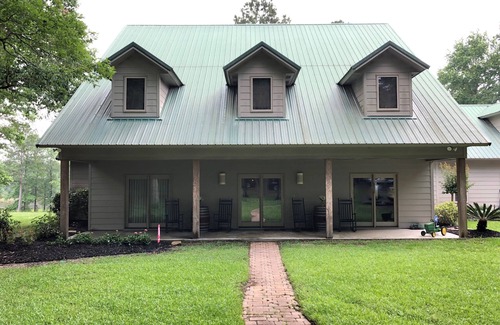 Livingston House | Time to relax! Private Lakefront Retreat