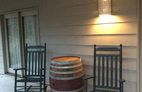 Livingston House | Time to relax! Private Lakefront Retreat
