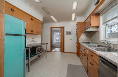 Waterford Valley House | Timeless 3BR Mid-Century Modern | St. John’s Gem
