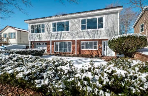 Waterford Valley House | Timeless 3BR Mid-Century Modern | St. John’s Gem