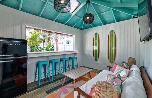 Jacksonville Beach House | Timeless Beach House with Stocked Game Room & Heated Pool