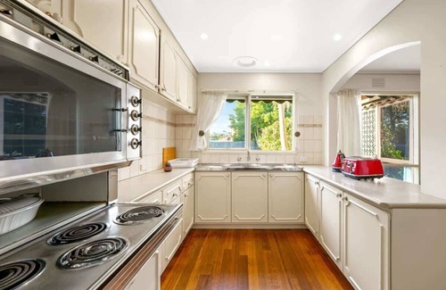 Frankston House | Timeless Frankston Heritage Family Home