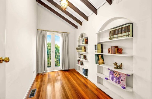 Frankston House | Timeless Frankston Heritage Family Home