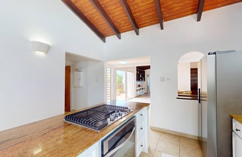 Dawn Beach Estates Villa | Timeless Tides with Ocean Views 3-bdrm 3 bath, Pool, Full AC, Wifi, Dawn Beach.