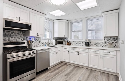 Cape May - Wildwood House | Timeless Victorian Home, Just Two Blocks from the Beach & Boardwalk