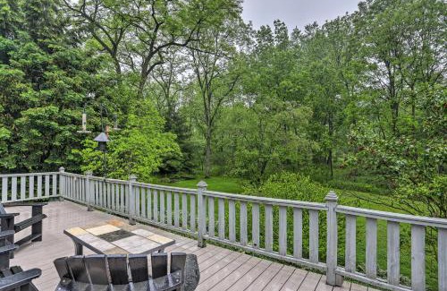 Dundee House | Timeless Winesburg Farmhouse with Deck