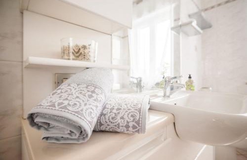 Villaggi Apartment | Timo's Art House