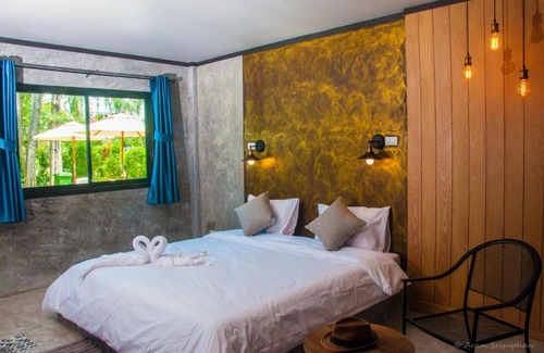 Cherngtalay Resort | Tin-Rail House