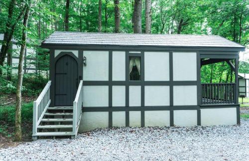 Sevierville House | Tiny Home Cottage Near the Smokies #6 Greta