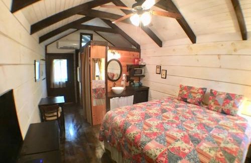 Sevierville House | Tiny Home Cottage Near the Smokies #11 Mina