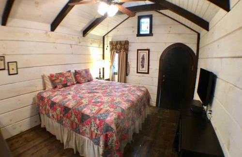 Sevierville House | Tiny Home Cottage Near the Smokies #11 Mina