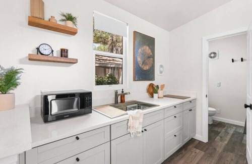 Dunsmuir Cabin | Tiny Home - (Dogwood)