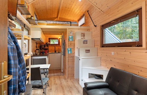 Kloster Lehnin House | Tiny Home 'Ernesto' with Private Garden, Wi-Fi and Air Conditioning