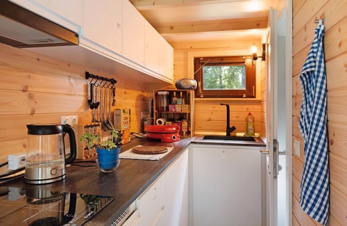Kloster Lehnin House | Tiny Home 'Ernesto' with Private Garden, Wi-Fi and Air Conditioning