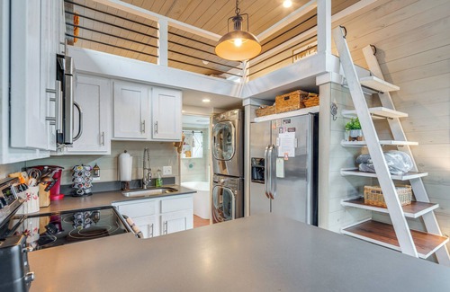 Upward House | Tiny Home in Flat Rock: Easy Access to I-26!