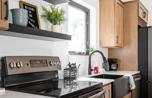 Cedar Falls House | Tiny Home On College Hill!