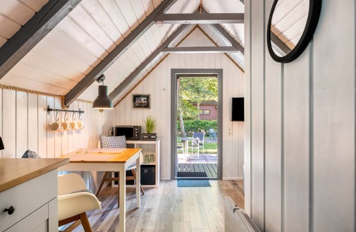 Emmelsbuell-Horsbuell House | Tiny Home 'Vogelkoje' with Shared Terrace, Shared Garden and Wi-Fi