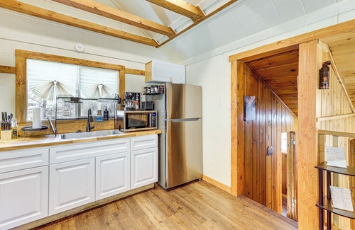 Arrowhead Villas Apartment | Tiny Home w/Deck & Mtn Views in Lake Arrowhead!