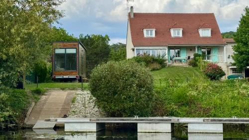 Vaux-sur-Seine Ski Chalet | Tiny House au bord de l'eau