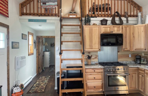 Cody House | Tiny house hideaway just outside of town