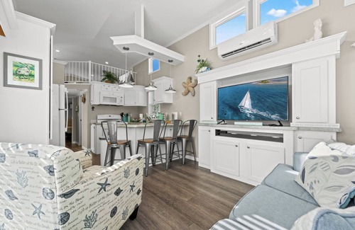 Key Largo House | Tiny house in the Florida Keys with Deck and Marina with boat ramp