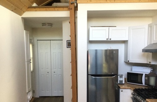 Victoria West Cottage | Tiny house located close to downtown