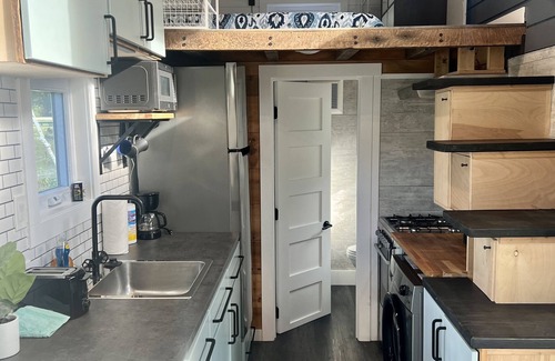 Dorchester House | Tiny House on Upper Iowa River w/hot tub