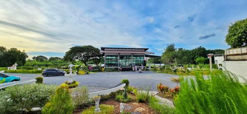 Bang Phai House | Tiny Island Lake Lodge