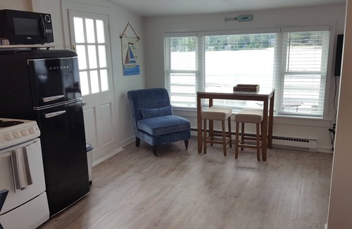 Middlefield Apartment | Tiny Lakefront Cottage!