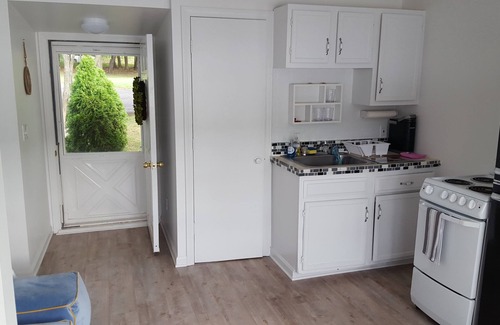 Middlefield Apartment | Tiny Lakefront Cottage!