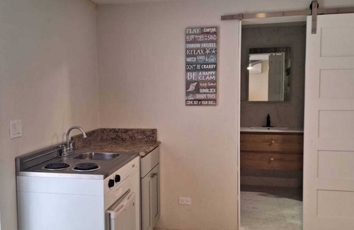 Paget Apartment | Tiny Studio in fabulous Smith's Parish at John Smith's Bay Beach