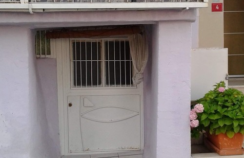 Ortakoy House | Tiny studyo . Entrancefloor View /Beşiktaş/Ortaköy / $18