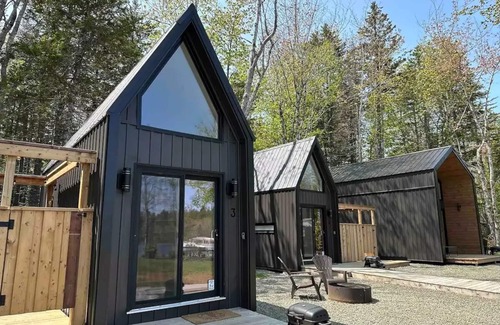 Clare House | “Tiny Three” (Private Hot Tub)