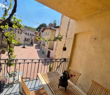 Carona Apartment | Tipica casa ticinese a Carona