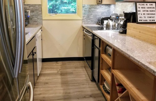 Stowe Area House | TIPS UP TOWNHOME-4BD 2.5BA-IDEAL STOWE LOCATION-5MI TO MOUNTAIN-3MI TO DOWNTOWN