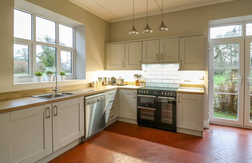 Llanwrda House | TIRALLEN, pet friendly, character holiday cottage in Llangadog