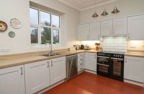 Llanwrda House | TIRALLEN, pet friendly, character holiday cottage in Llangadog