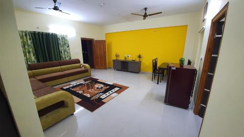Tirupati Apartment | Tirupati Homestay - 2BHK AC Family Apartments near Alipiri and Kapilatheertham - Walk to A2B Veg Restaurant - WiFi - Android TV - Easy access to Tirumala