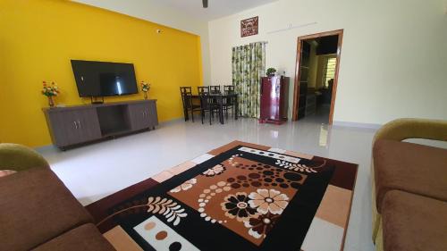 Tirupati Apartment | Tirupati Homestay - 2BHK AC Family Apartments near Alipiri and Kapilatheertham - Walk to A2B Veg Restaurant - WiFi - Android TV - Easy access to Tirumala