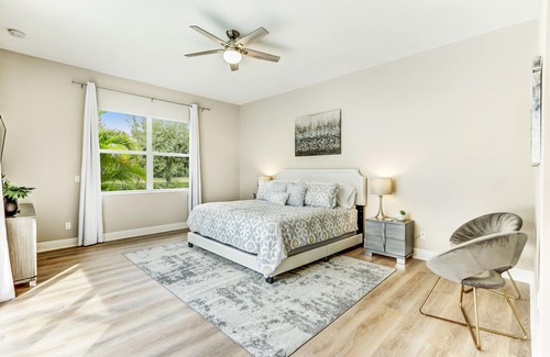 Central Naples Hotel | Tivoli: Private Pool, Hot Tub & Amenities