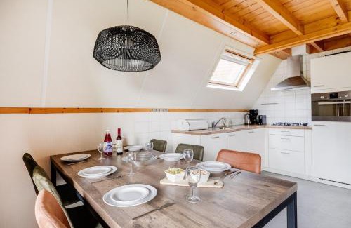 Zwiggelte House | Tjiftjaf I Huisje met Uitzicht op Ruime Tuin