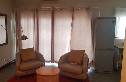 Greater Johannesburg Metropolitan Area Cottage | To closed to the sandton craft market and Nelson Mandela square, your memory