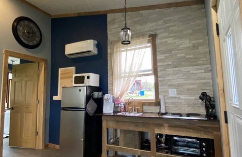 McArthur Cottage | Toasted Marshmallow (w/fast internet) & baby goats! Farm 20 min to Hocking Hills