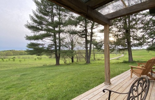 McArthur Cottage | Toasted Marshmallow (w/fast internet) & baby goats! Farm 20 min to Hocking Hills