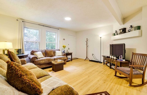 Tobyhanna Cottage | Tobyhanna Cottage w/ Screened-In Porch & Fire Pit!