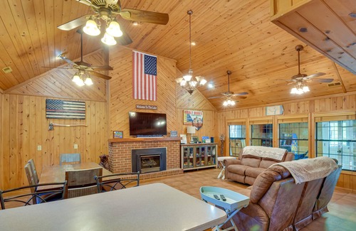 Toccoa Cottage | Toccoa Vacation Rental w/ Game Room & Boat Dock!