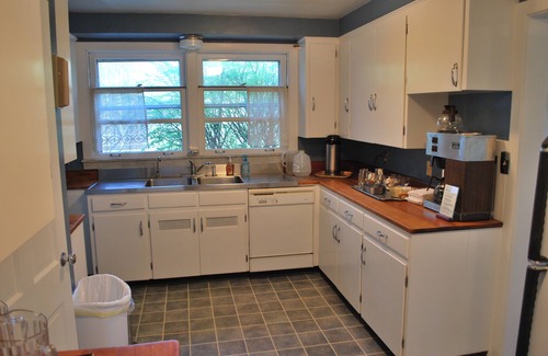 Hubbard House | Tod Mansion on Private Estate: 6000 Sq Ft sleeps 16 with 6 bathrooms