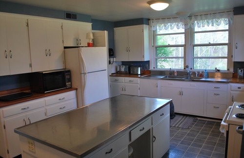 Hubbard House | Tod Mansion on Private Estate: 6000 Sq Ft sleeps 16 with 6 bathrooms